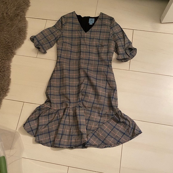 Cece By Cynthia Steffe V-Neck Ruffle Dress size 4 - Picture 4 of 5